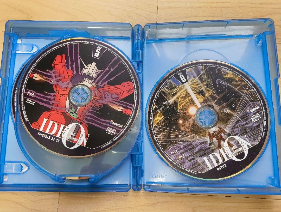 北米版ブルーレイ『伝説巨神イデオン Blu-ray Box』(6枚組) 北米版ブルーレイ『伝説巨神イデオン Blu-ray Box』(6枚組)